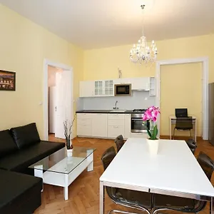 Apartment Near The Charles Bridge